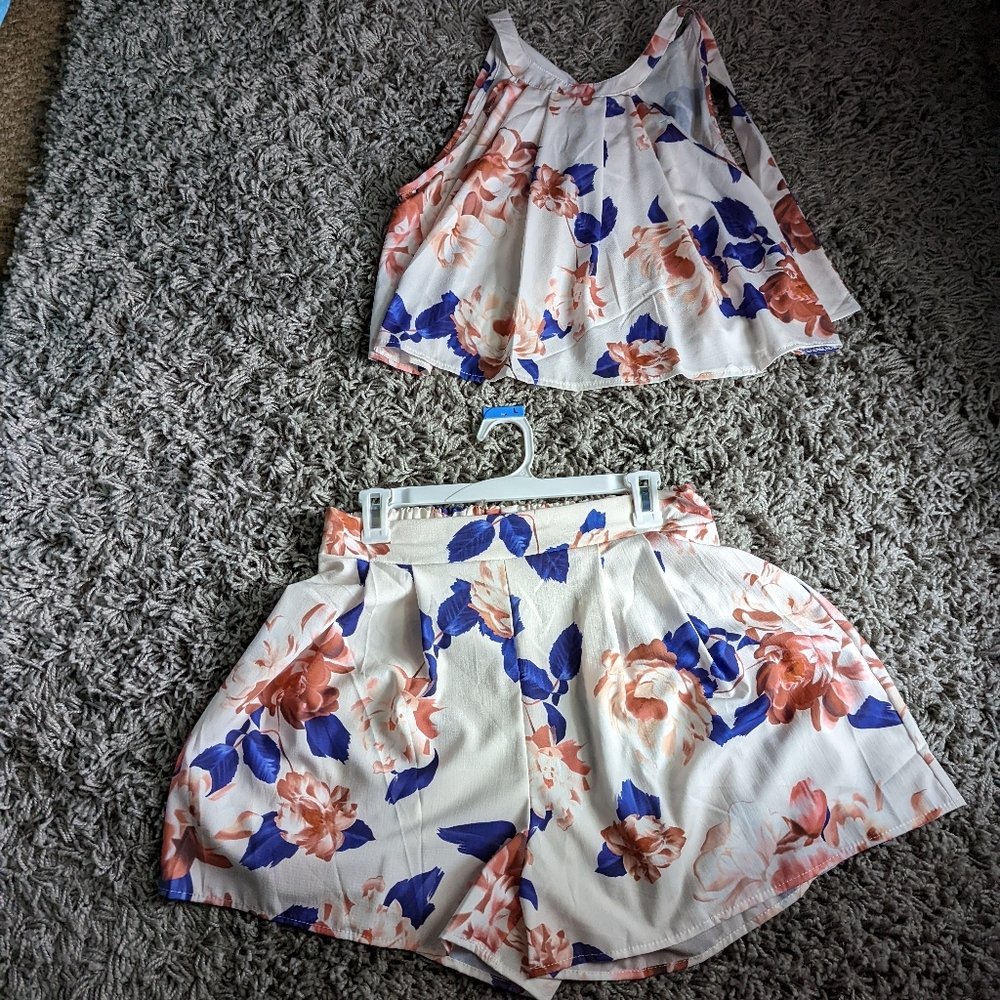 2 piece summer outfit, bottoms are shorts. Very cute outfit